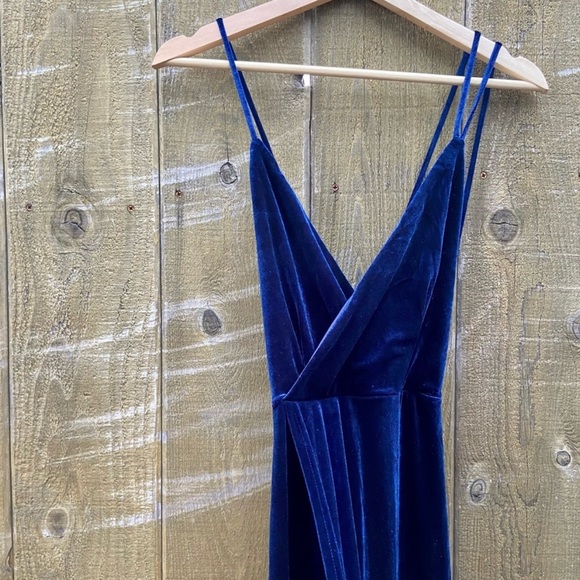 Dark Blue Velvet Luxe Faux-Wrap Backless Maxi Dress 🌿 - Picture 4 of 10